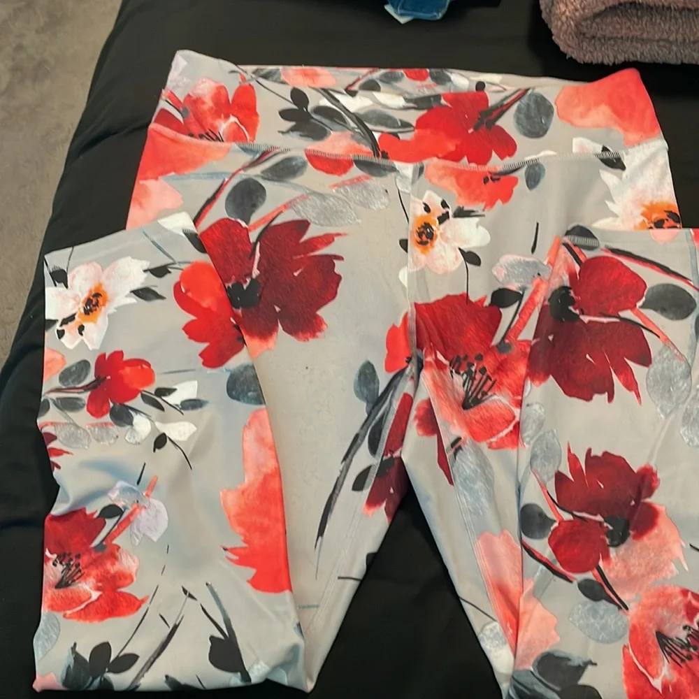 Fabletics floral capri workout pant SZ XL - Picture 2 of 8